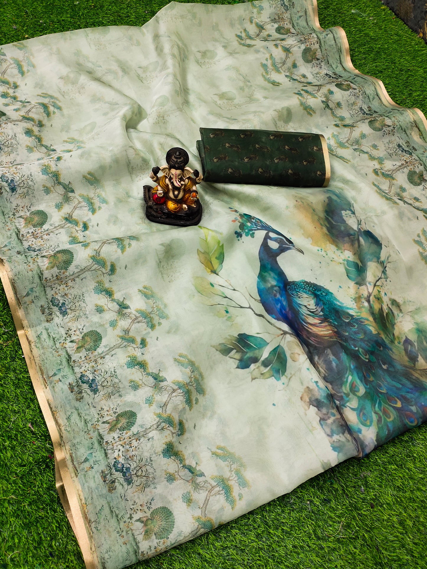 क्लासिक कलेक्शन बेस्ट ऑर्गेना डिजिटल प्रिंट सॉफ्ट चमकदार मल्टी कलर साड़ी के साथ