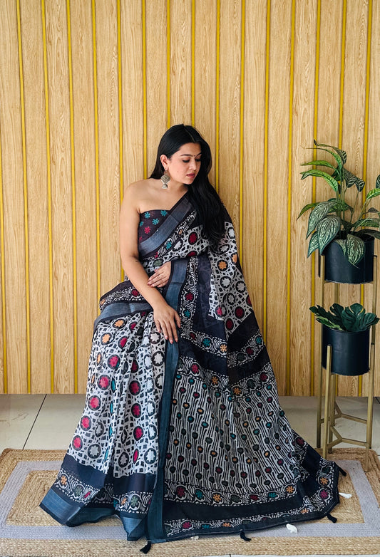 सफ़ेद-काले रंग की प्रीमियम और उच्च गुणवत्ता वाली सॉफ्ट लिनन कॉटन डिजिटल प्रिंट साड़ी