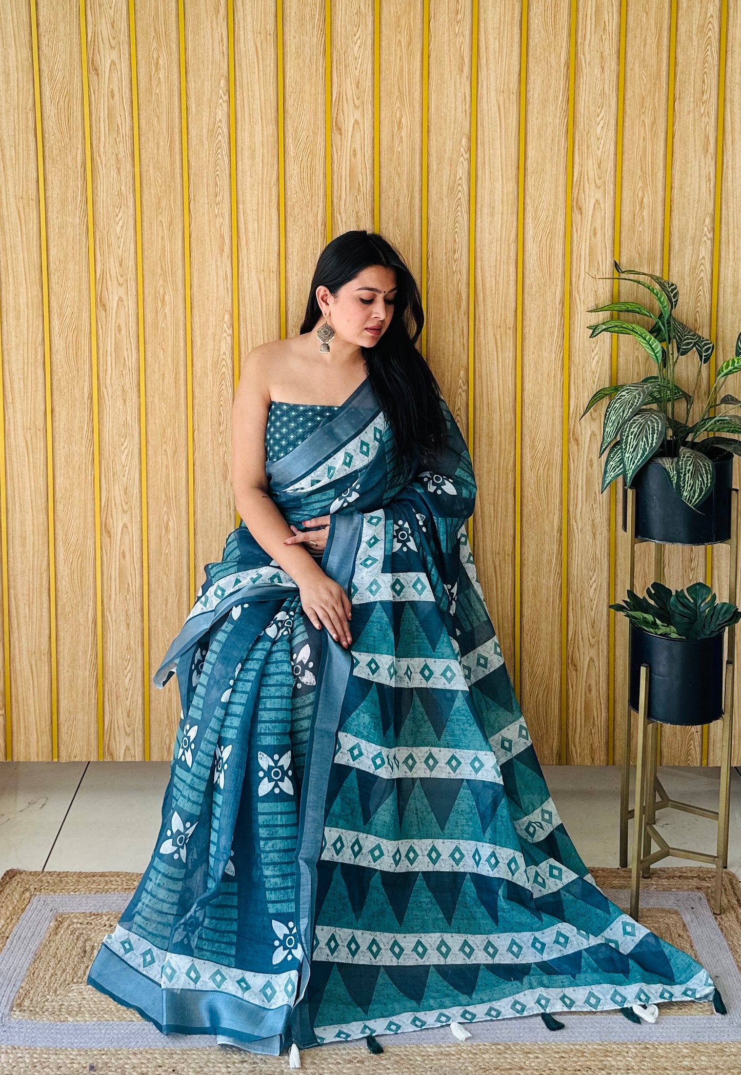 Premium And Rich Quality Green Color Soft Linen Cotton Digital Print Saree