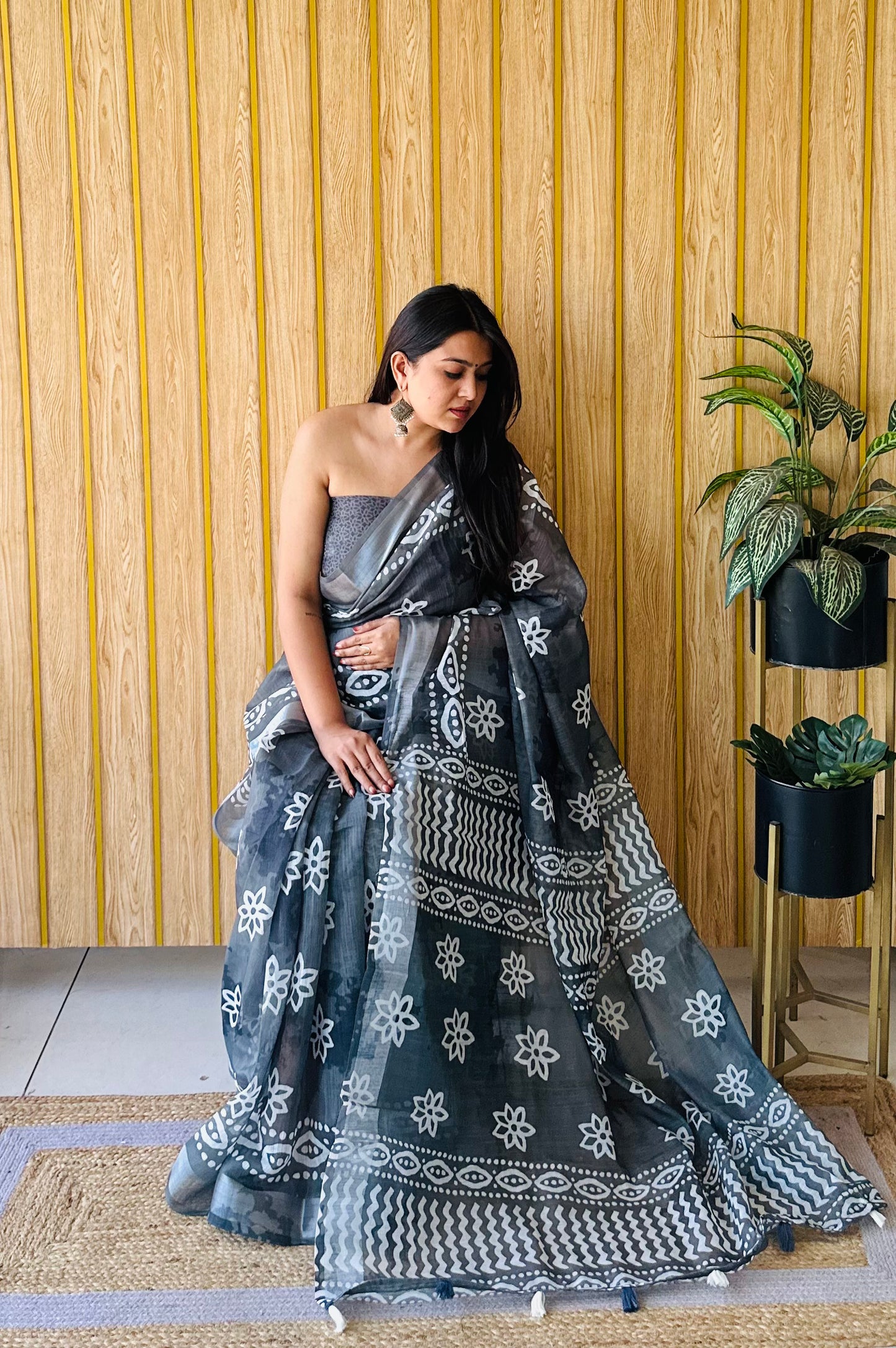 New Concept Premium And Rich Soft Linen Cotton Digital Print Saree With Silver Border