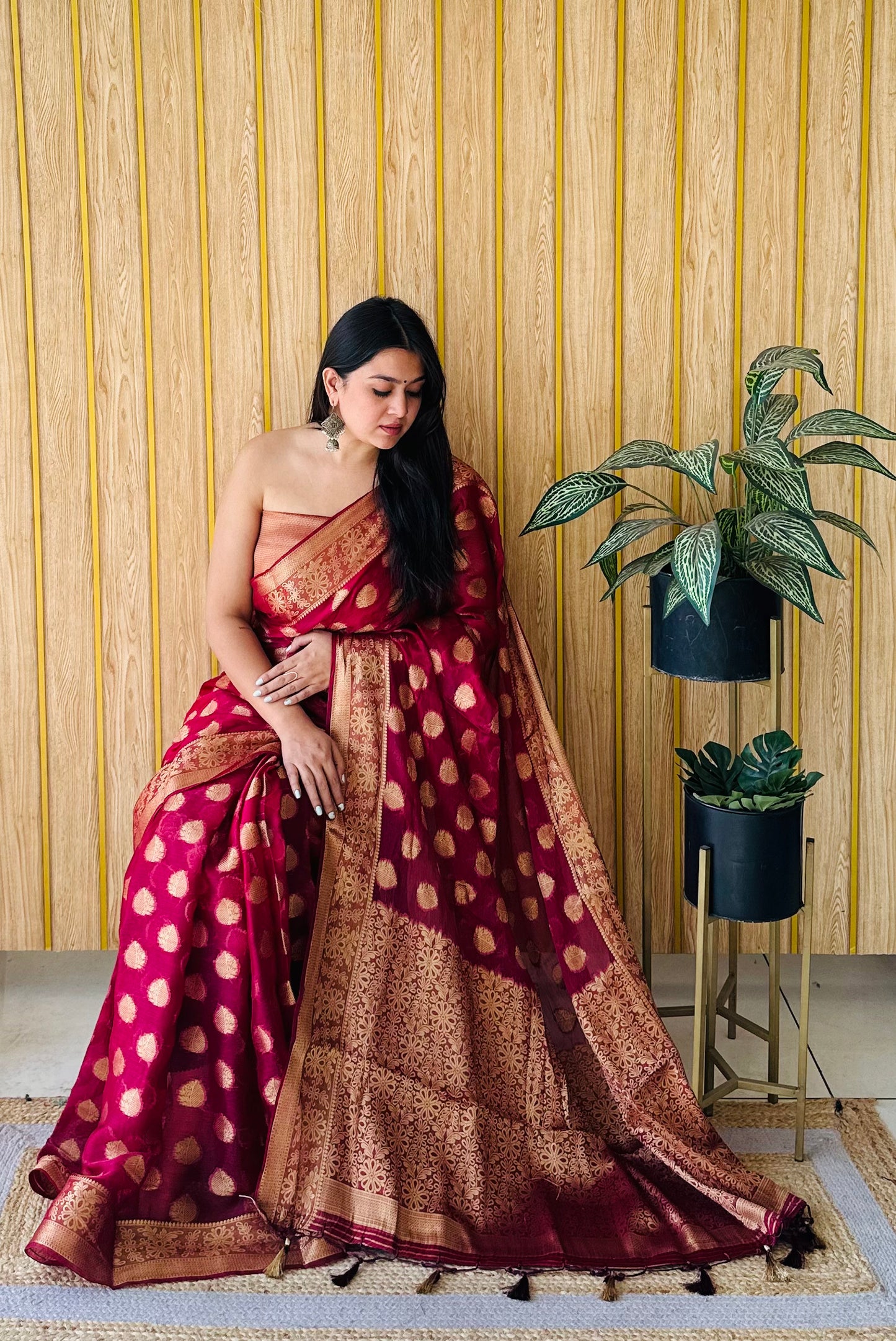 मैरून रंग पर्मियम सॉफ्ट गिमिचू सिल्क साड़ी और जरी बुनाई बॉर्डर