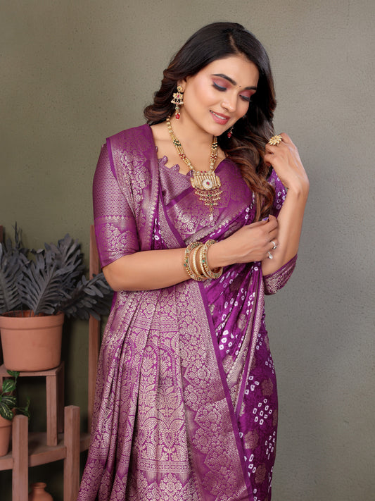 बैंगनी शकुंतला बंधेज साटन सिल्क साड़ी, साड़ी और बॉर्डर पर ज़री बुनाई बूटा के साथ