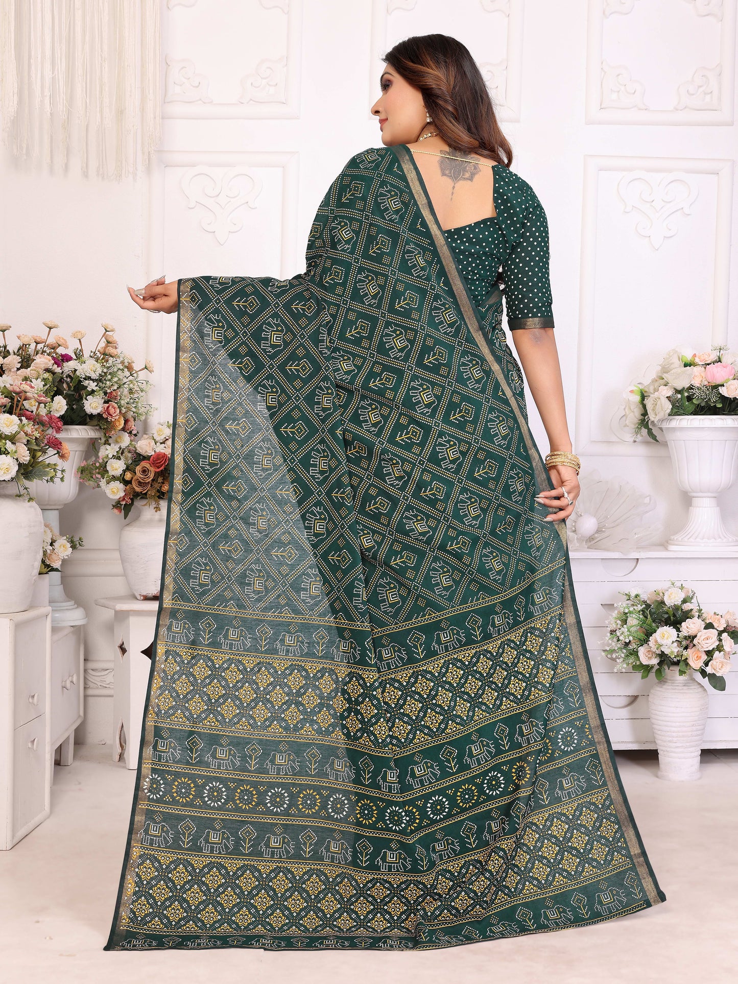 हरी अंबिका शुद्ध पटोला और बंधेज पैटर्न नरम सूती हल्के वजन की साड़ी