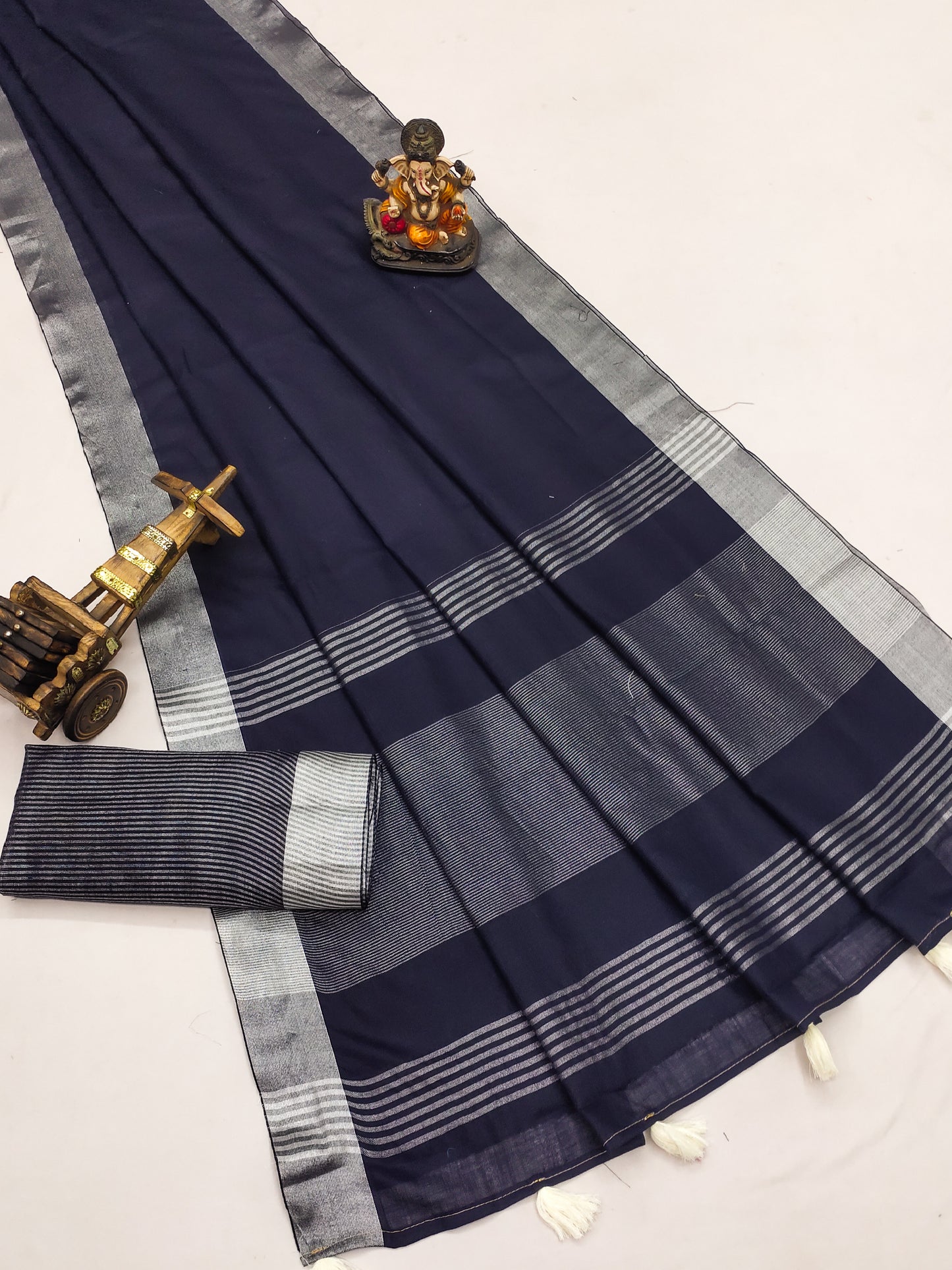 ब्लू लिनन ब्यूटी अमानत कोलाज और ऑफिस वियर कलेक्शन