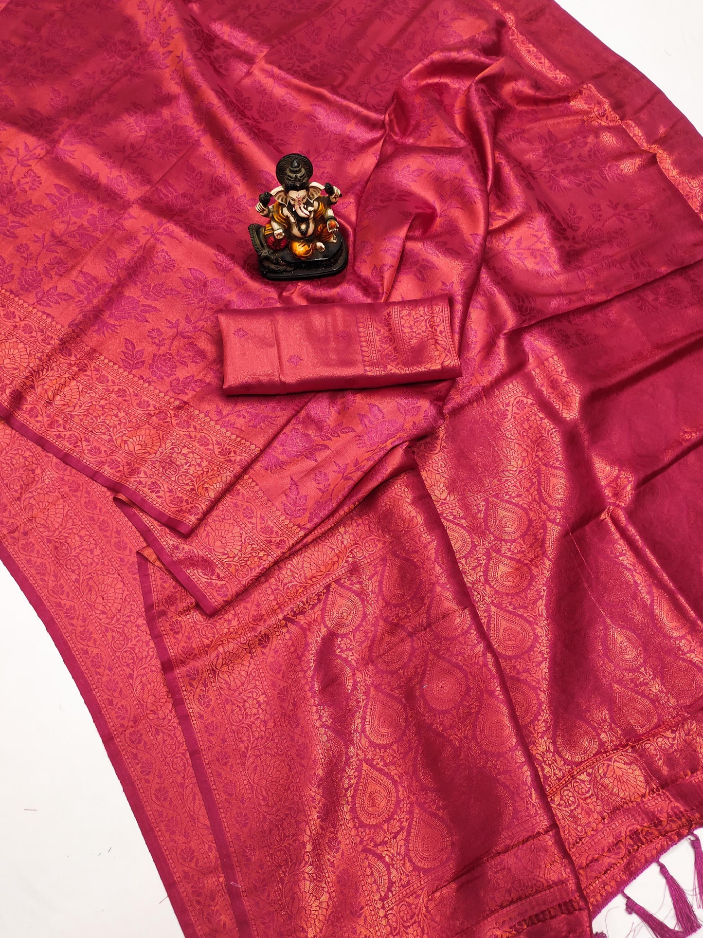 Red Roza soft Silk Kanjivaram blends saree with beautiful weaving exclusive work