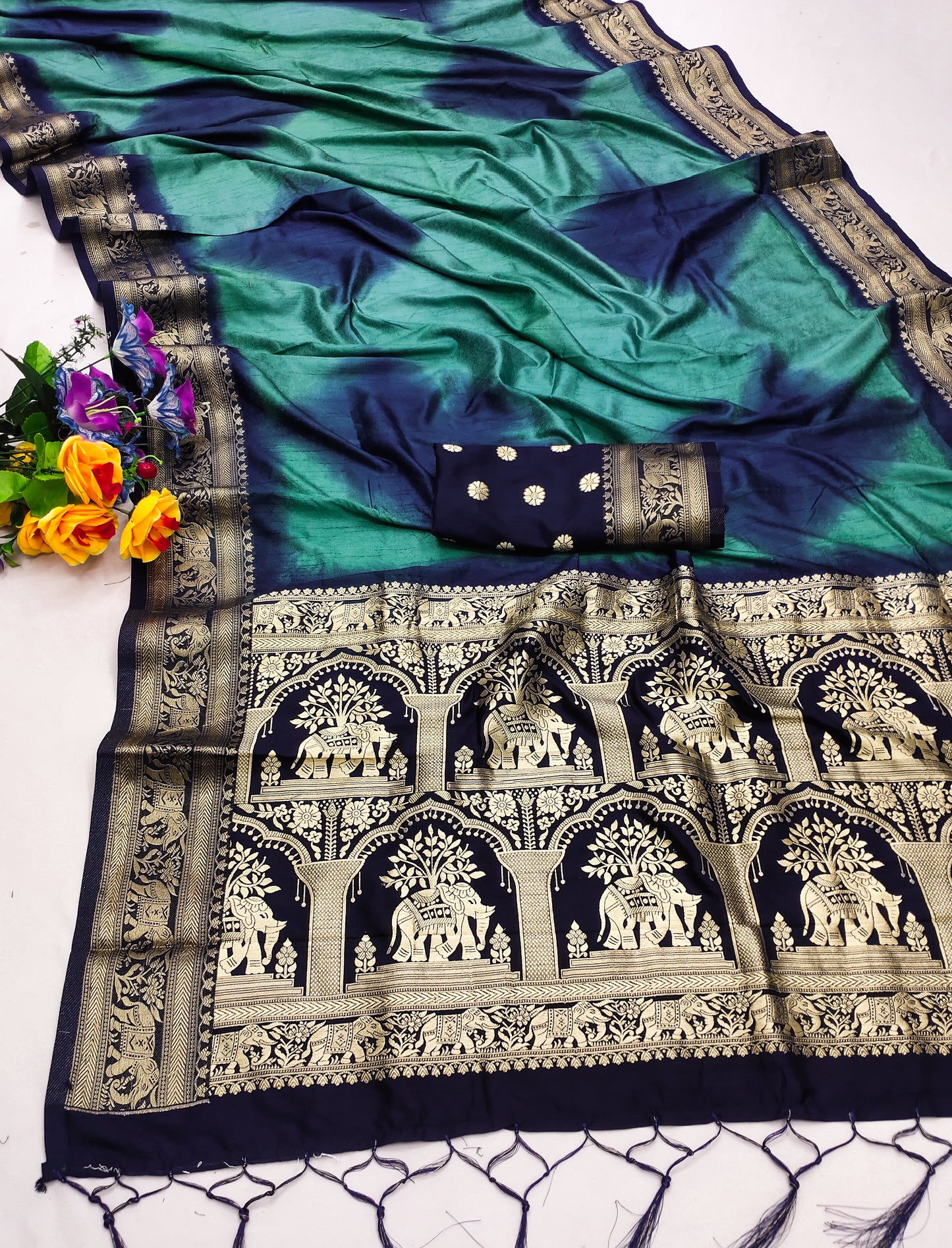 नेवी ब्लू सिबोरी प्रिंट पैथानी सिल्क साड़ी ज़री गोल्ड और मीनाकारी पैथानी बॉर्डर