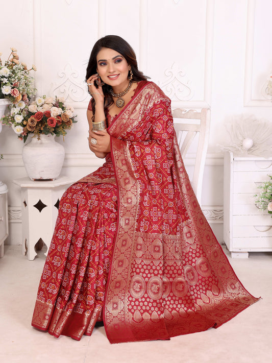 लाल समशीरा मुलायम साटन सिल्क बंधेज प्रिंट साड़ी, संपूर्ण ज़री बुनाई बॉर्डर के साथ