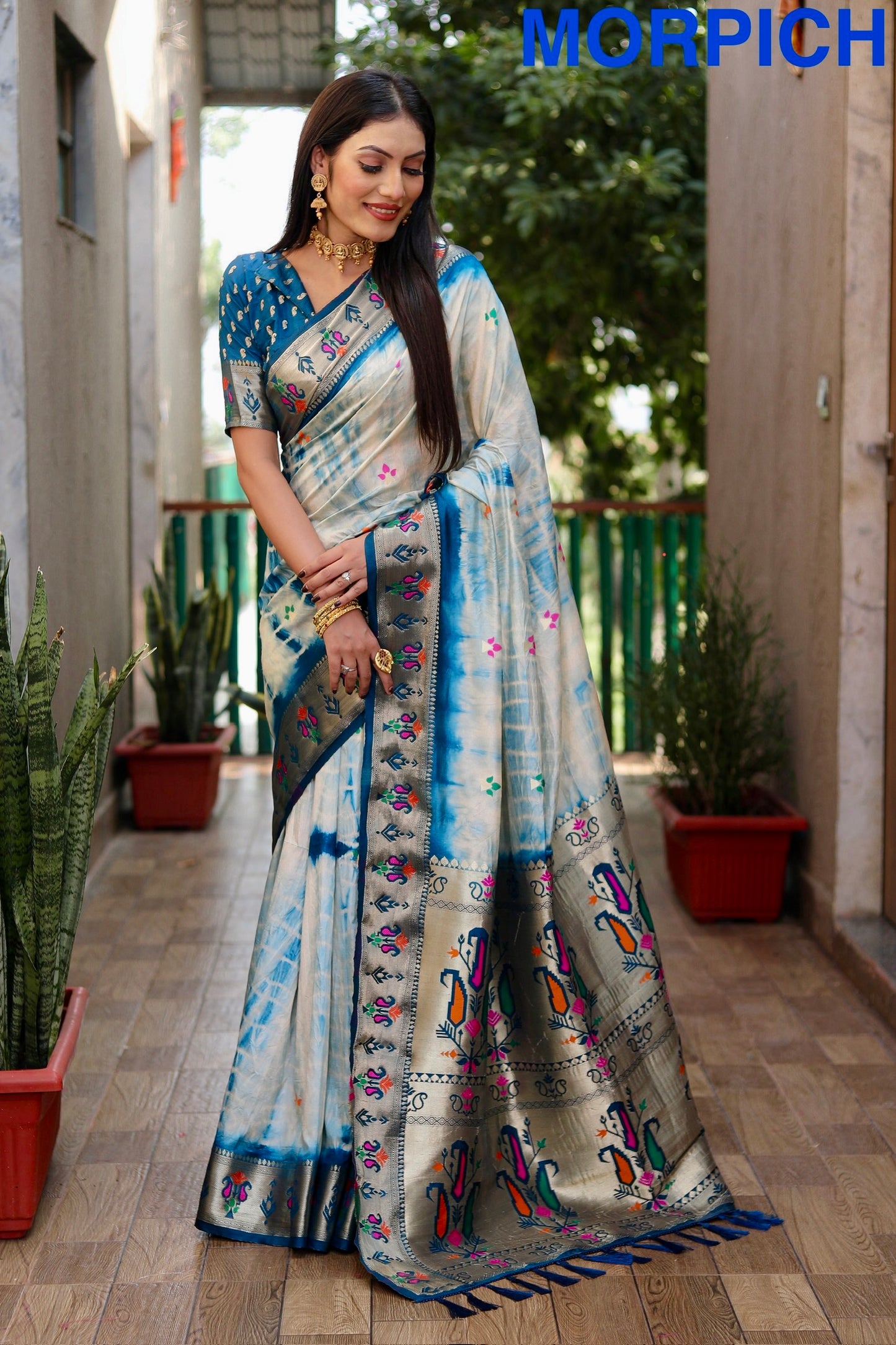 मॉर्पिच कलर एक्सक्लूसिव सिबरी प्रिंट पैथानी सिल्क साड़ी ज़री गोल्ड और मीनाकारी पैथानी बॉर्डर