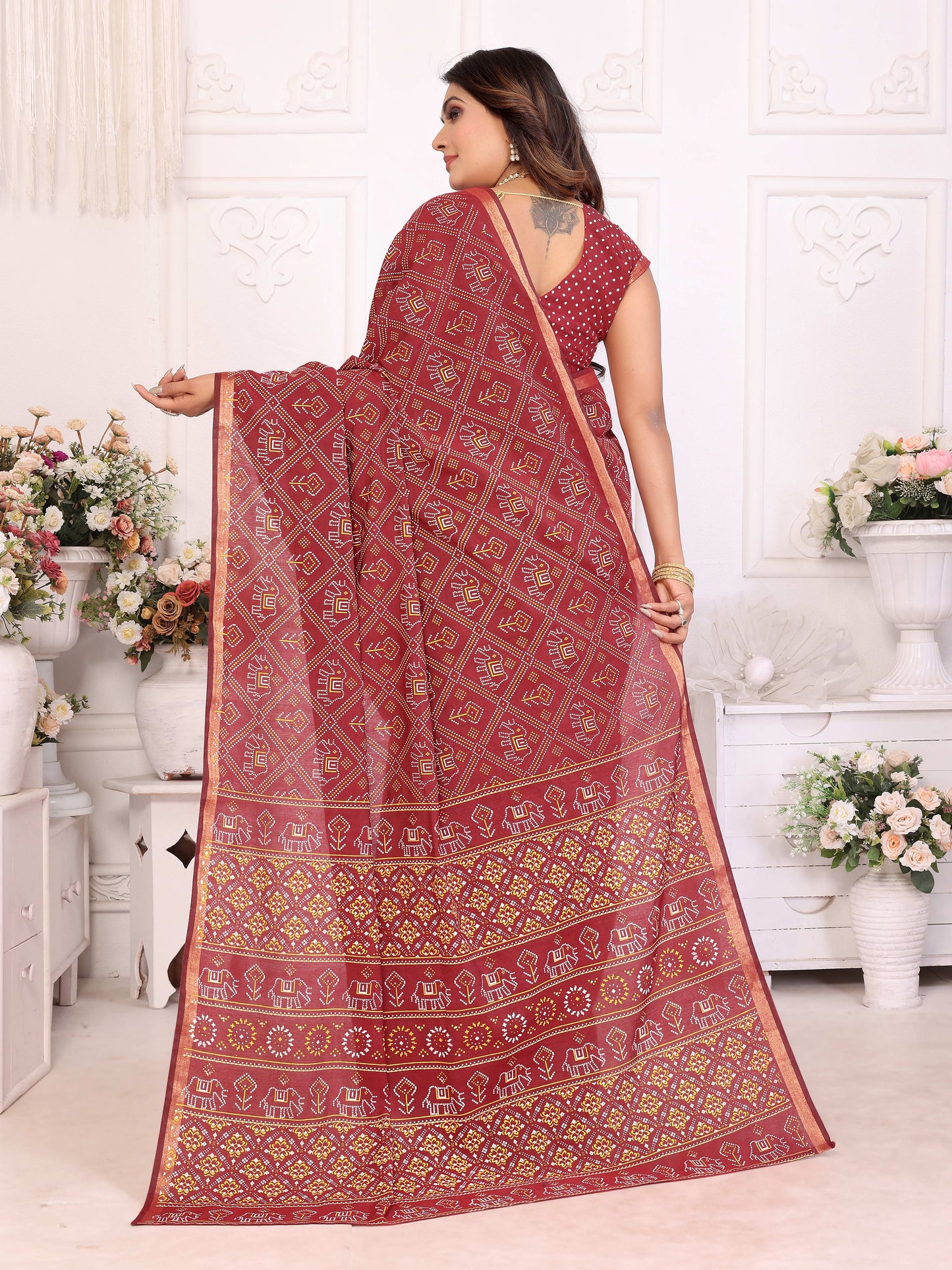 मैरून अंबिका शुद्ध पटोला और बंधेज पैटर्न नरम सूती हल्के वजन की साड़ी