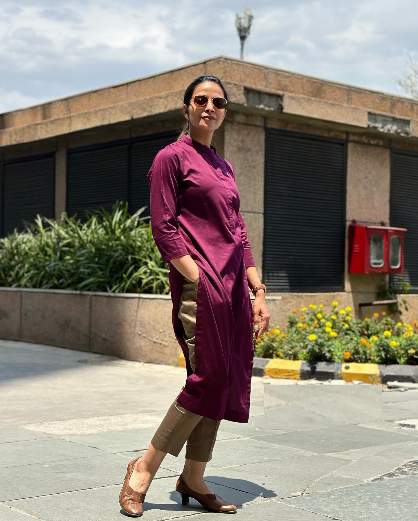 भारतीय पार्टी वियर के लिए सिल्क कुर्ता सेट - सिल्क स्ट्रेट कुर्ता पैंट सेट - महिलाओं के लिए भारतीय कुर्ता