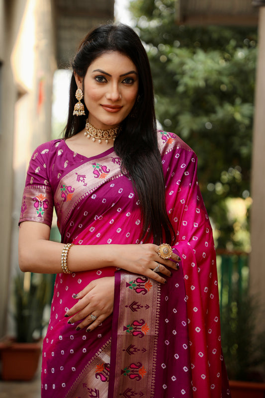 जरी पैठानी बुनाई बॉर्डर के साथ गुलाबी चांदनी डोला नरम रेशम बंधेज साड़ी