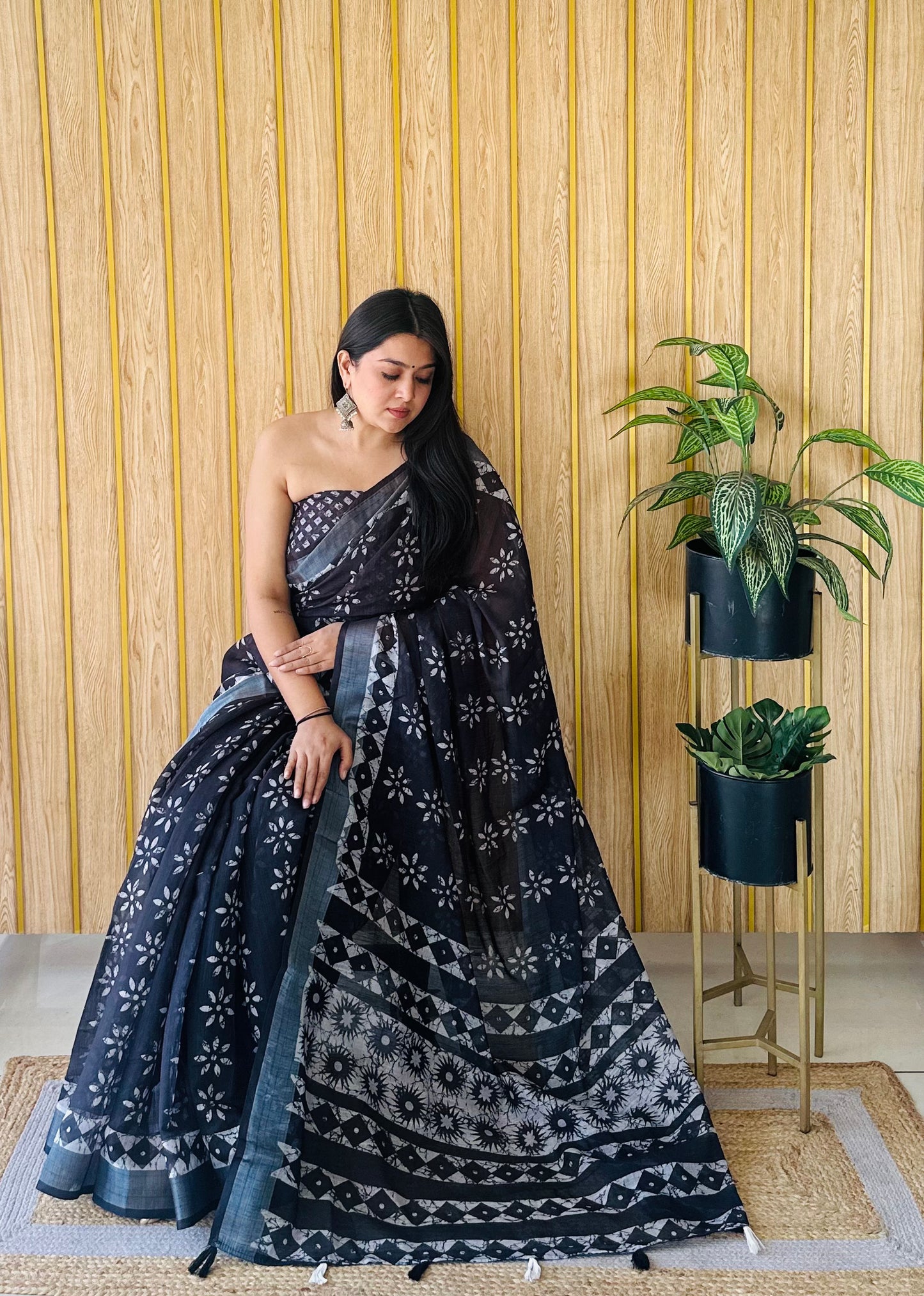 Black-White Color Soft Linen Cotton Digital Print Saree Very Premium And Rich Quality