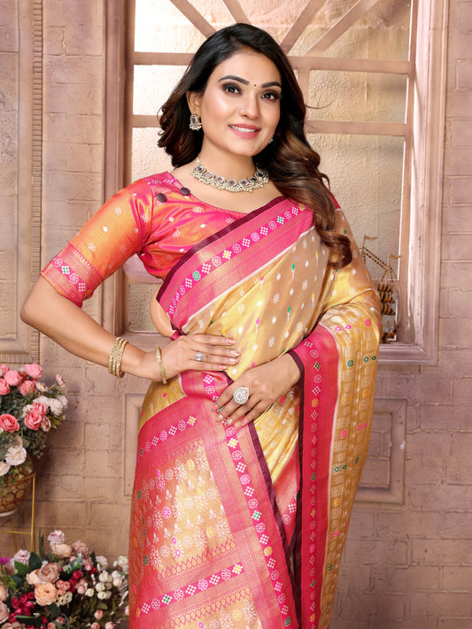 बेज रंग की बनारसी टिशू सिल्क साड़ी बुनाई वाली बूटियों के साथ