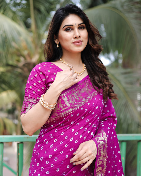 ज़री बुनाई बॉर्डर के साथ बैंगनी मौसमी शुद्ध बंधेज सिल्क साड़ी