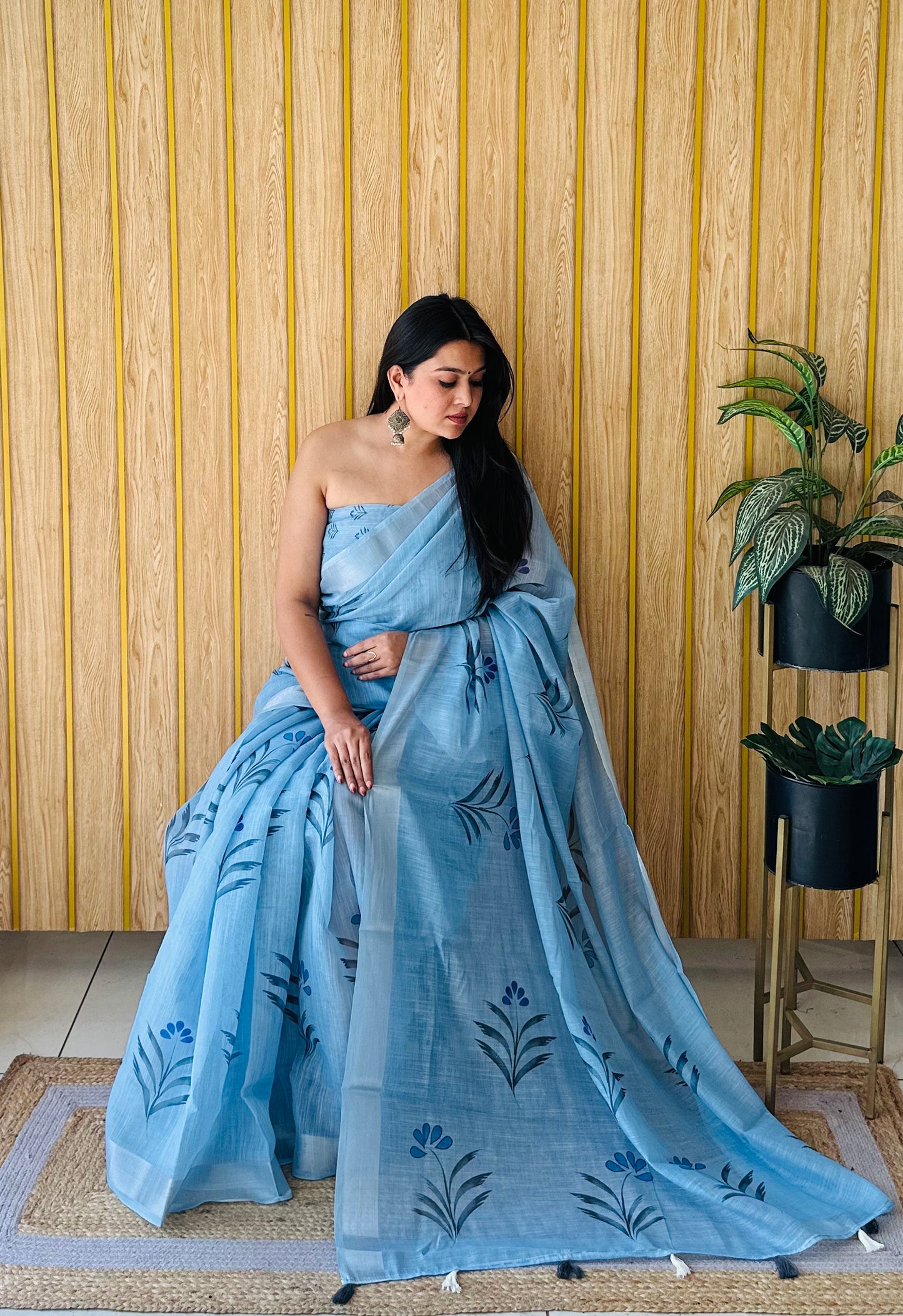 स्काई कलर प्रीमियम क्वालिटी सॉफ्ट लिनन कॉटन डिजिटल प्रिंट साड़ी सिल्वर बॉर्डर के साथ