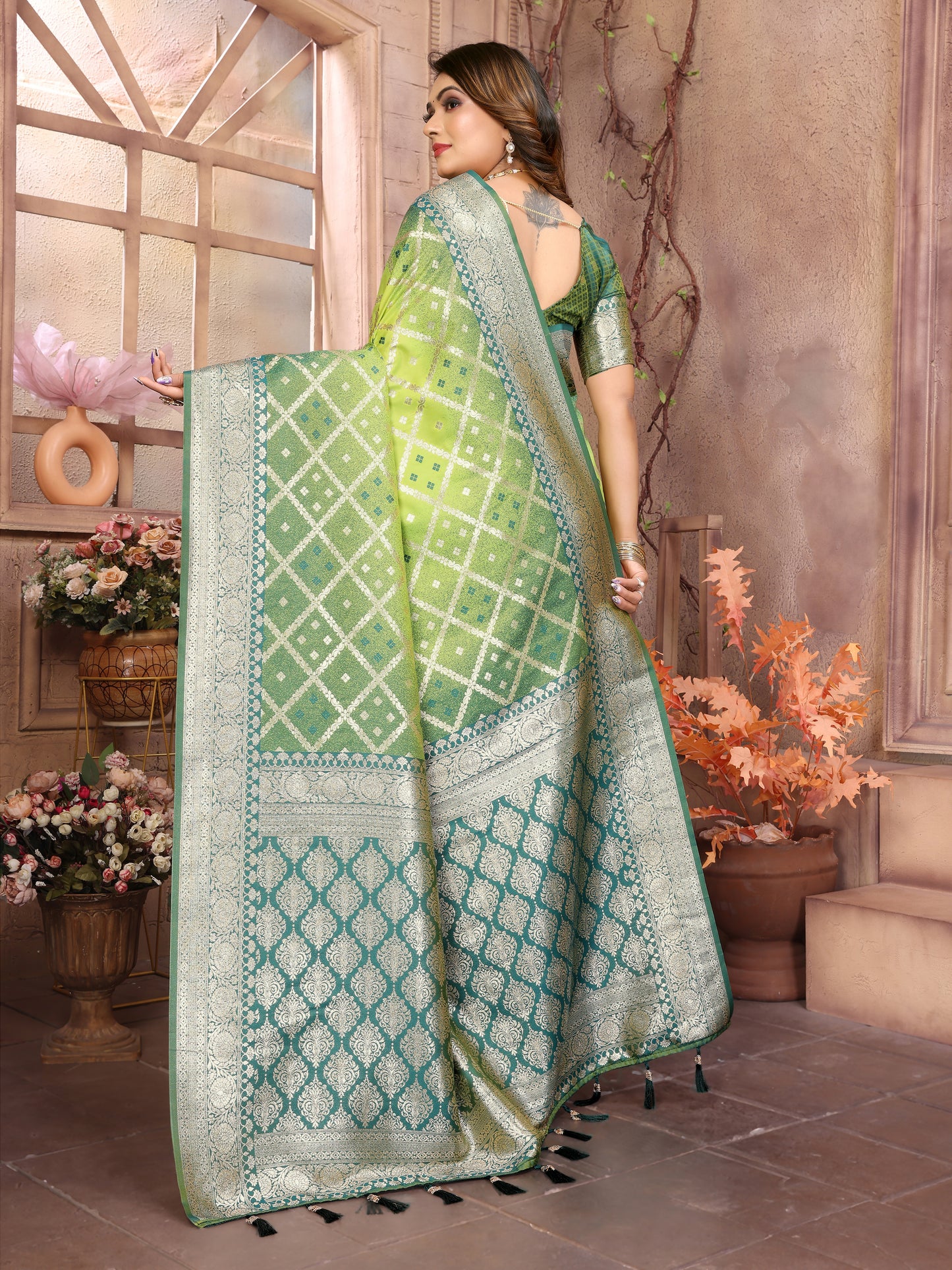 Green Kundan kochi silk saree with beautiful Checks weaving exclusive work soft comfy
