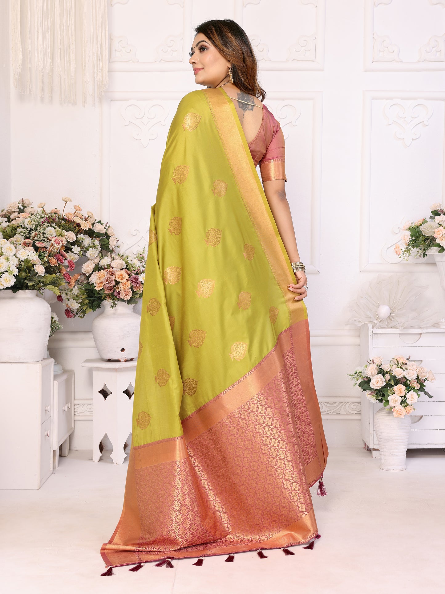 Mehendi Color Presenting Super Pretty And Beautiful Premium Lichi Soft Silk Saree