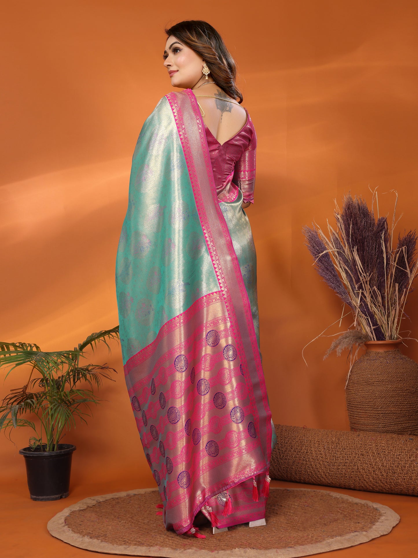 स्काई ब्लू सोनाली बनारसी टिशू सिल्क साड़ियाँ पूरी बुनाई वाली बूटियाँ के साथ