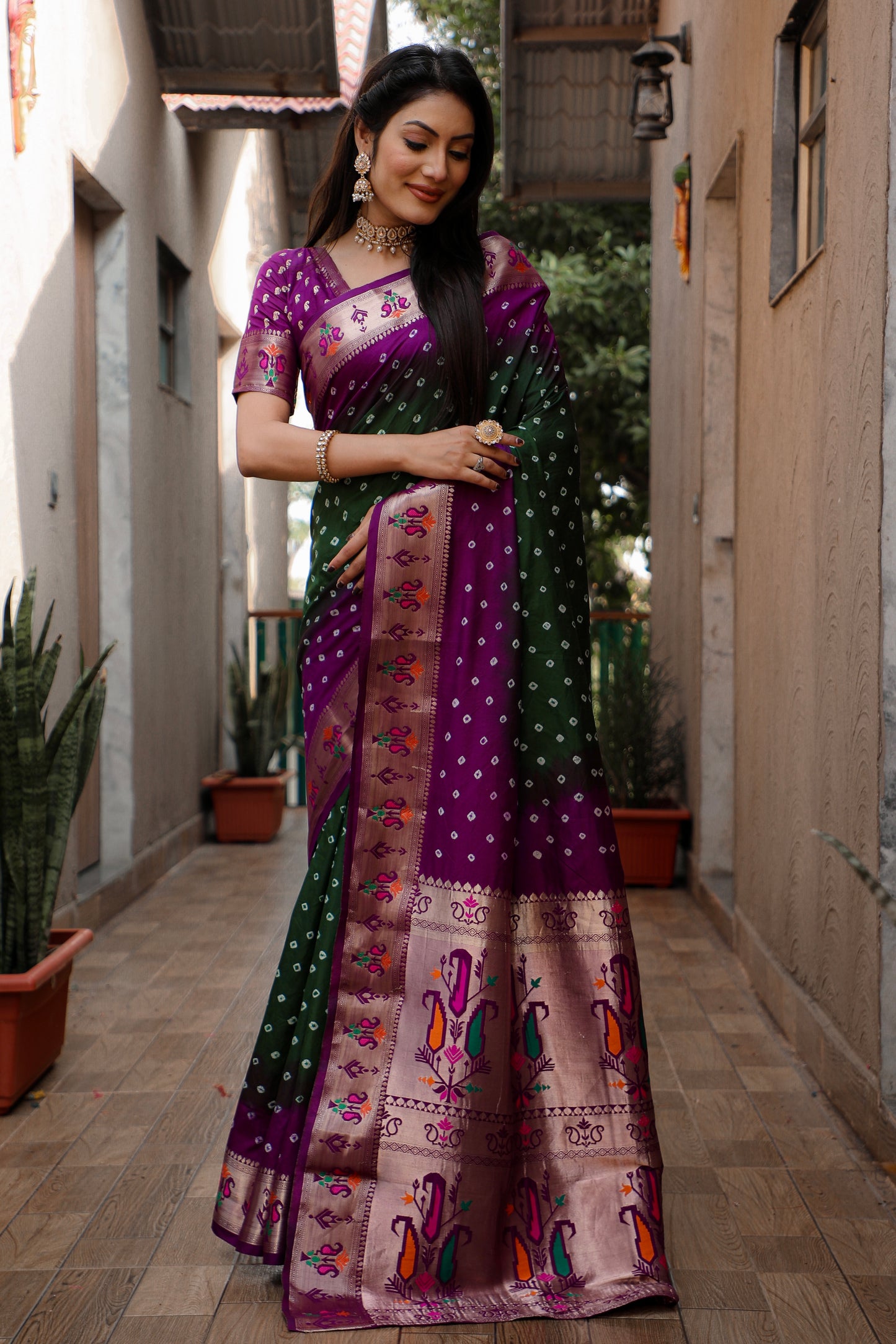 हरी चांदनी डोला नरम रेशम बंधेज साड़ी जरी पैठानी बुनाई बॉर्डर के साथ