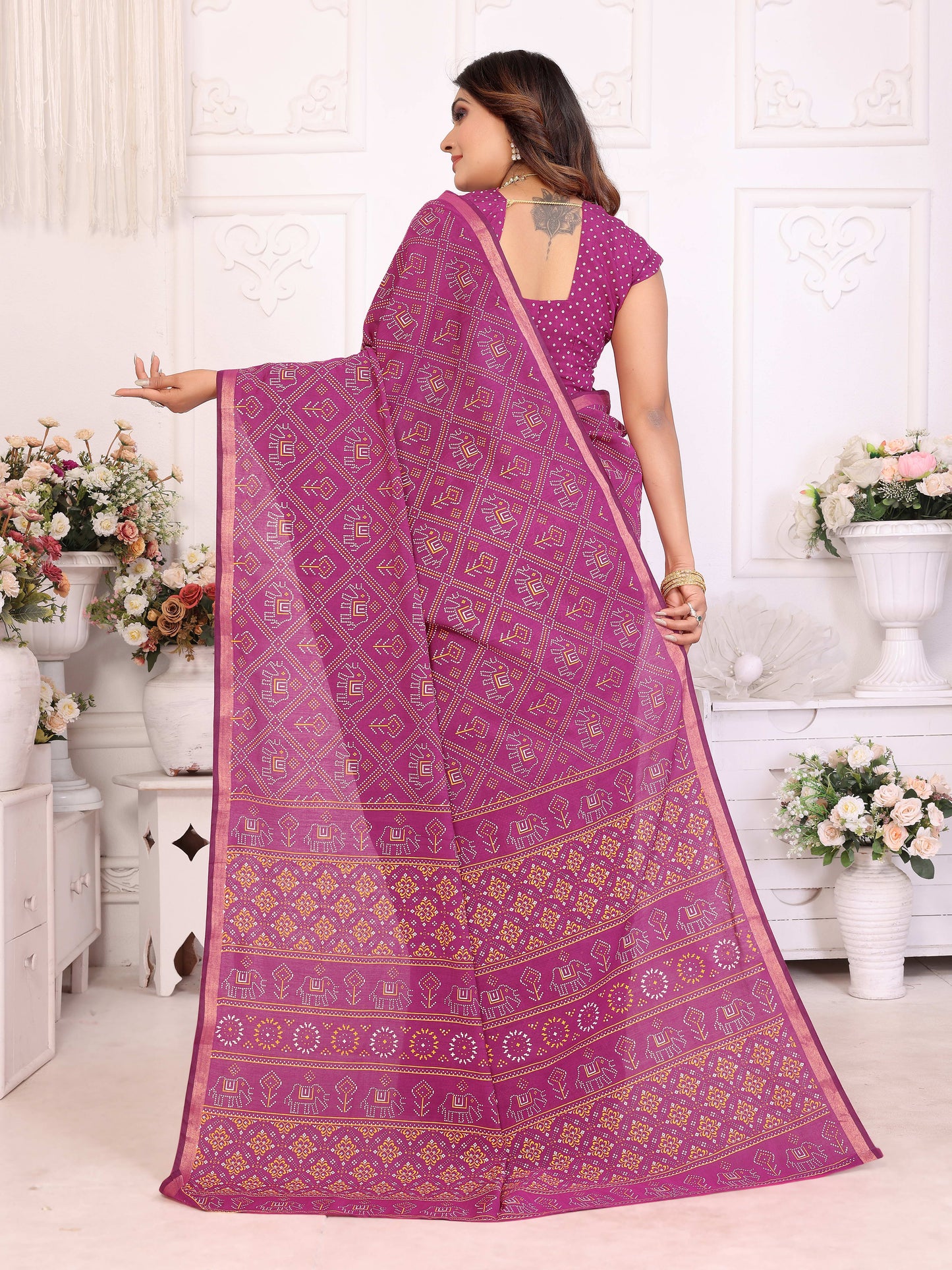 गुलाबी अंबिका शुद्ध पटोला और बंधेज पैटर्न मुलायम सूती हल्के वजन की साड़ी