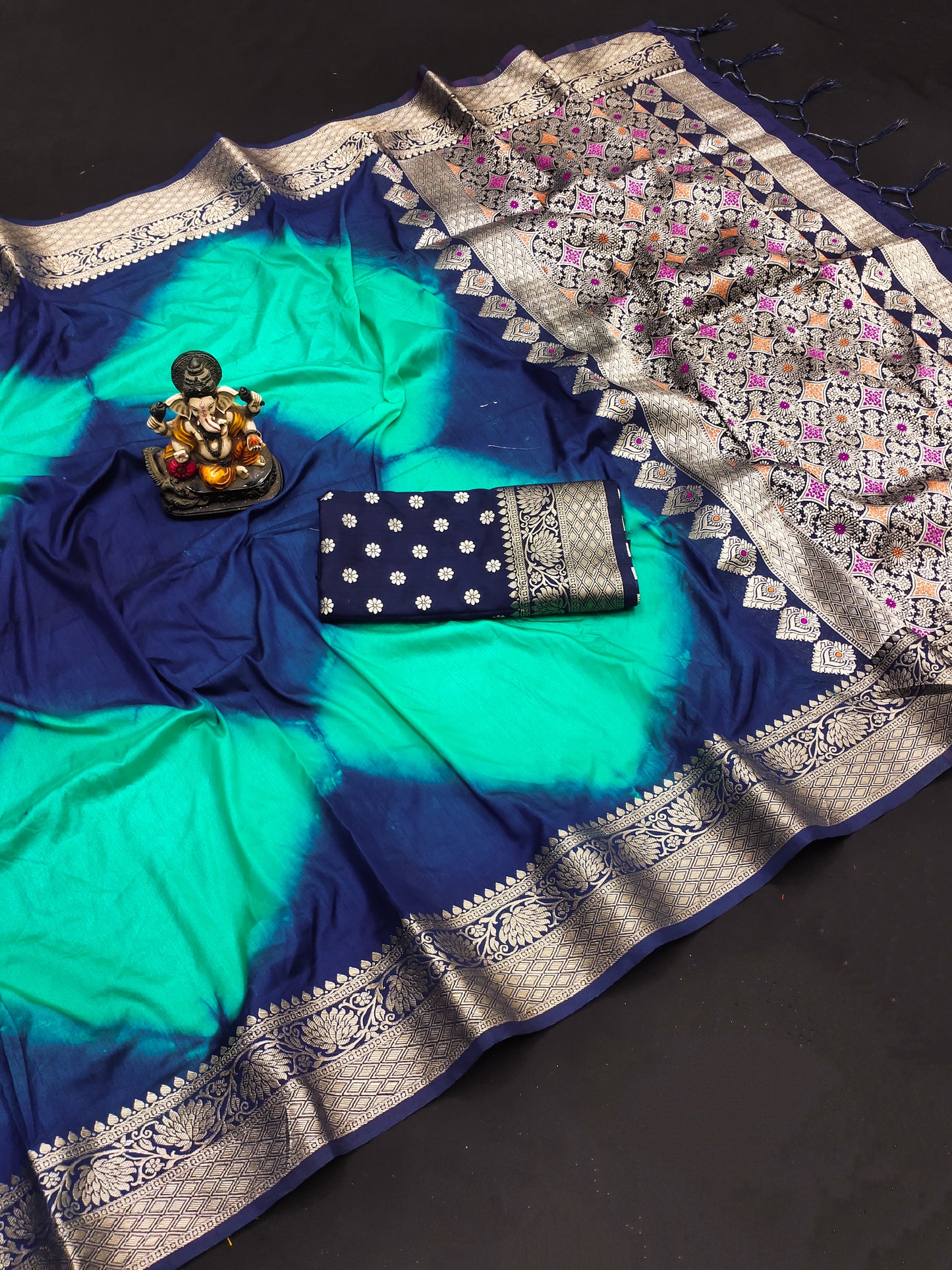 समुद्री हरा रंग उच्च गुणवत्ता वाली सिबोरी प्रिंट पैथानी सिल्क साड़ी ज़री गोल्ड और मीनाकारी बॉर्डर