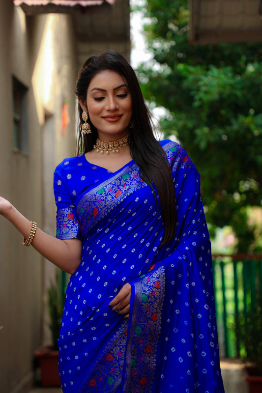 नीली नजाकत शुद्ध बंधेज सिल्क साड़ी पटोला बॉर्डर के साथ ज़री बुनाई पैठानी रिच पल्लू साड़ी