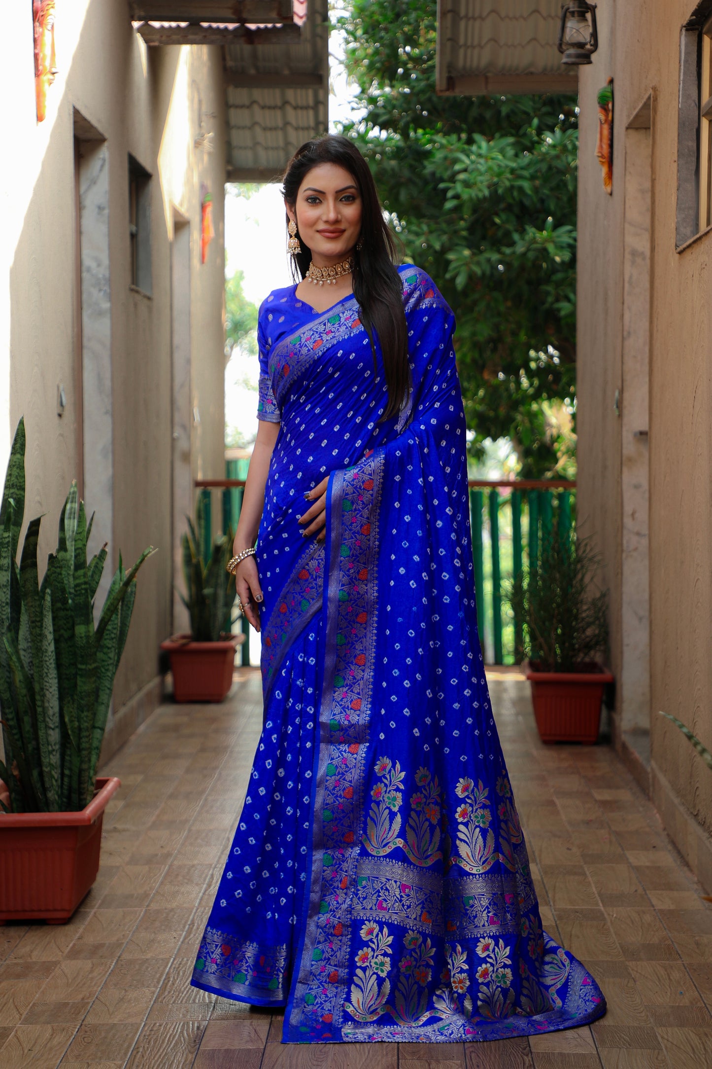 नीली नजाकत शुद्ध बंधेज सिल्क साड़ी पटोला बॉर्डर के साथ ज़री बुनाई पैठानी रिच पल्लू साड़ी