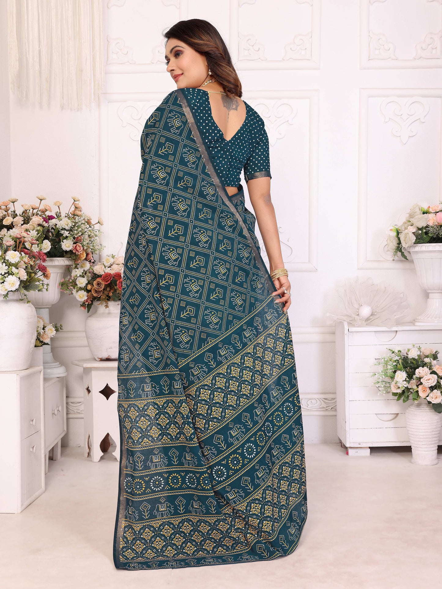 चैती अंबिका शुद्ध पटोला और बंधेज पैटर्न नरम सूती हल्के वजन की साड़ी