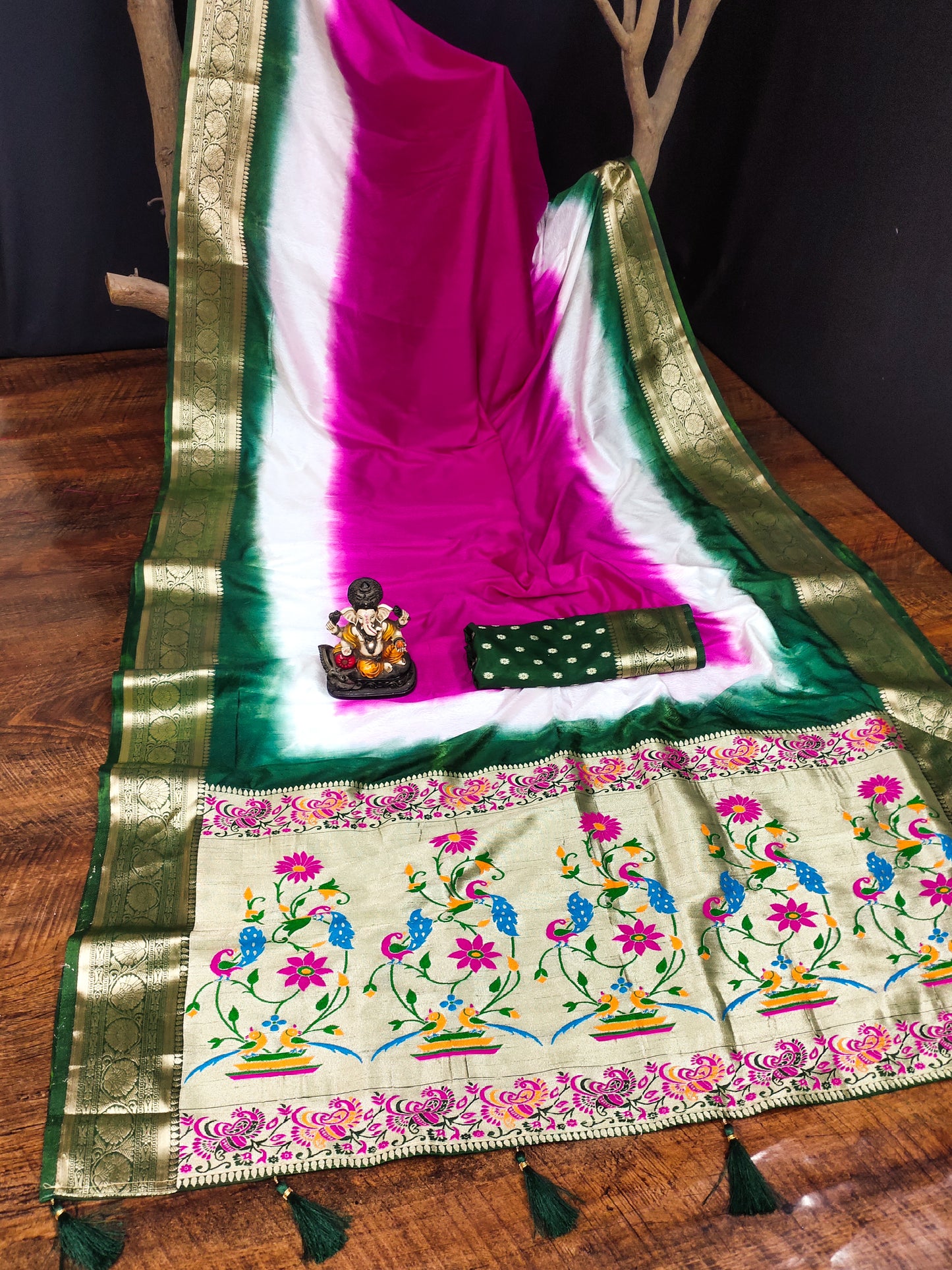 गुलाबी रंग की बेहतरीन और प्रीमियम शुद्ध पैठणी साड़ी 3डी डाइंग शिबोरी डाइंग के साथ