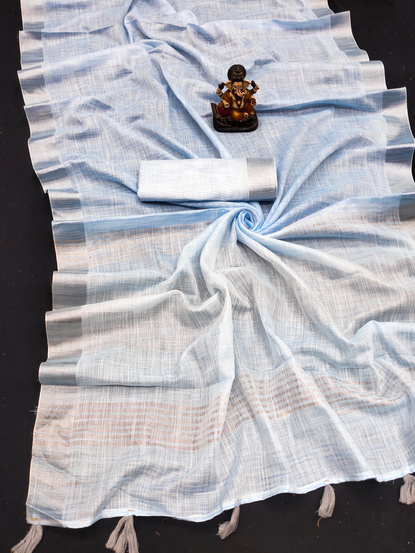 स्काई लिनन ब्यूटी ग्रिवा कोलाज और ऑफिस वियर कलेक्शन