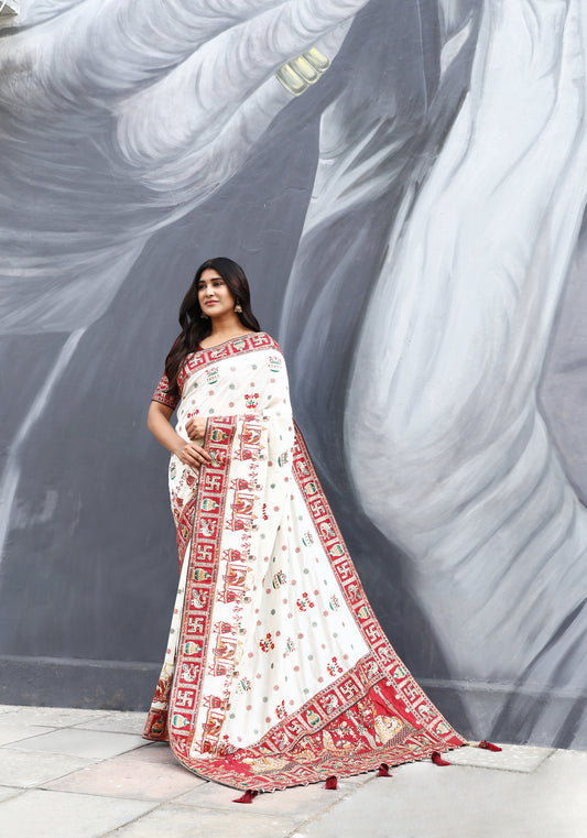 विशेष अवसर के लिए ऑफ व्हाइट मैरून कलर माही पटेल कढ़ाई पैंट पटोला साड़ी