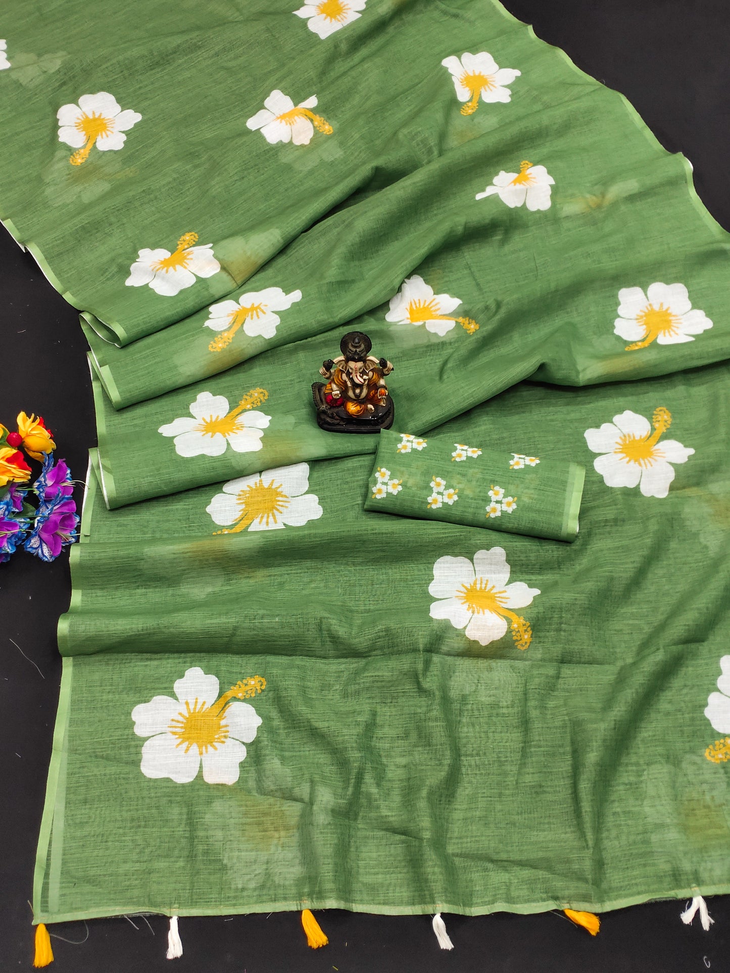 ग्रीन सॉफ्ट लिनन कॉटन सिल्क साड़ी चम्पा जसुद फ्लावर प्रिंट