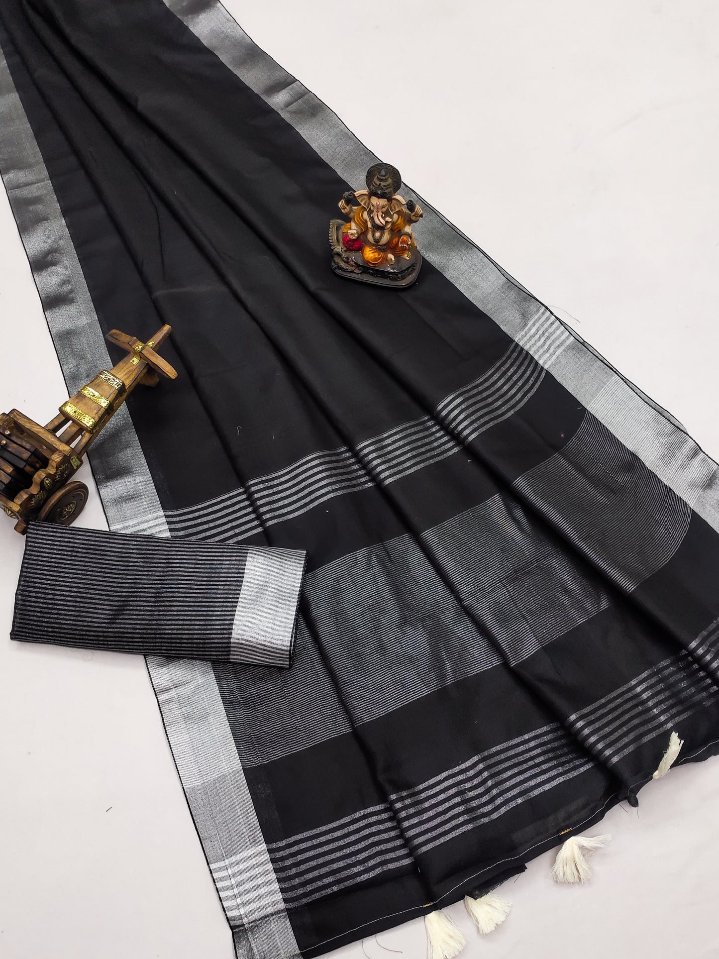 ब्लैक लिनन ब्यूटी अमानत कोलाज और ऑफिस वियर कलेक्शन