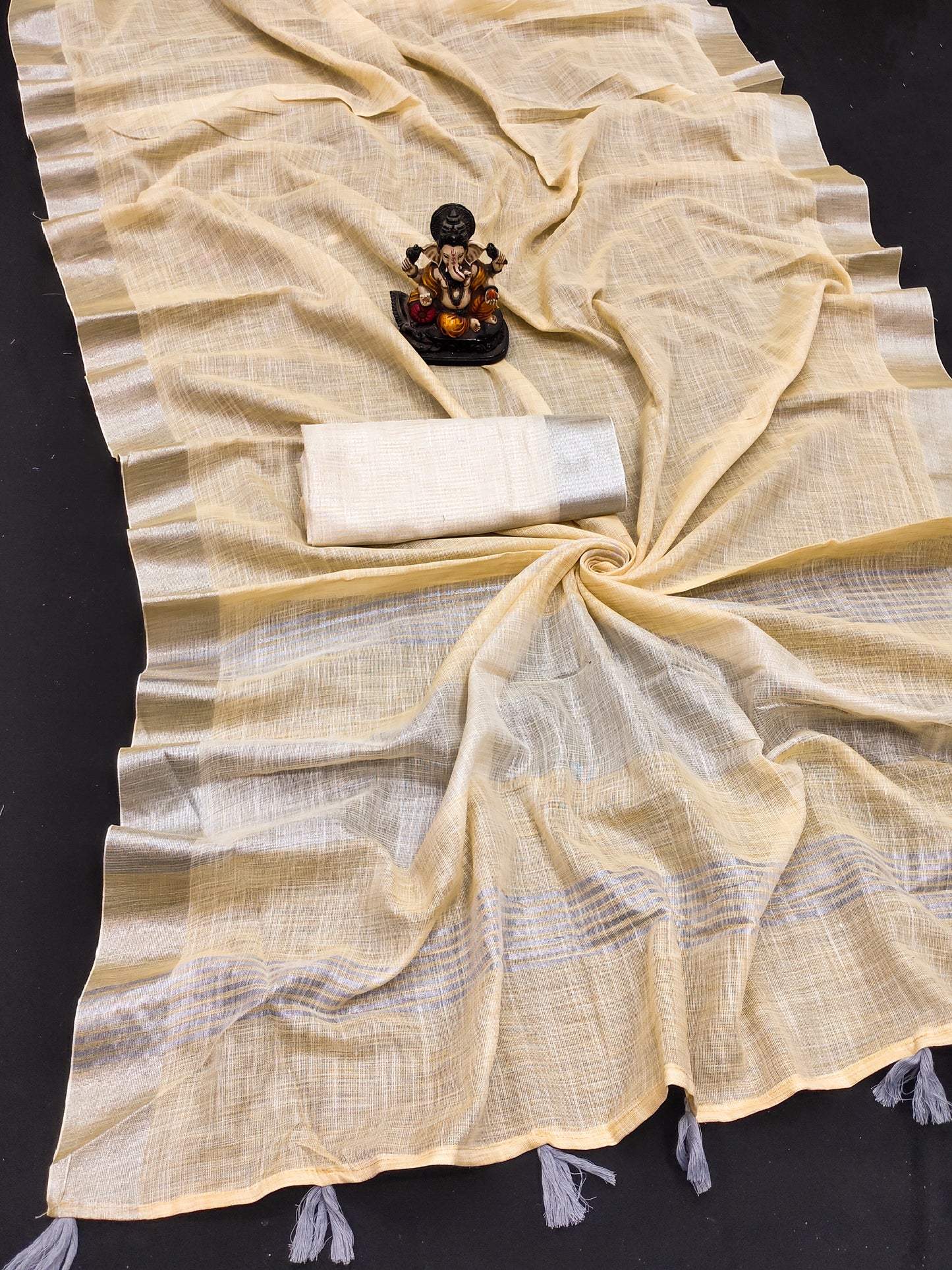 पीला लिनन ब्यूटी ग्रिवा कोलाज और ऑफिस वियर कलेक्शन