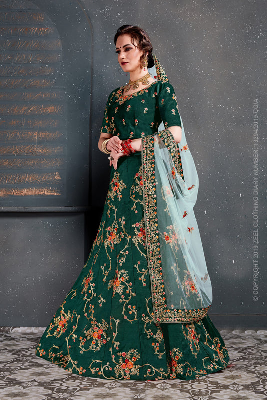 हरे रंग का तफ़ता साटन रेशम धागा, डोरी, ज़री कढ़ाई हीरे के काम के साथ लहंगा चोली
