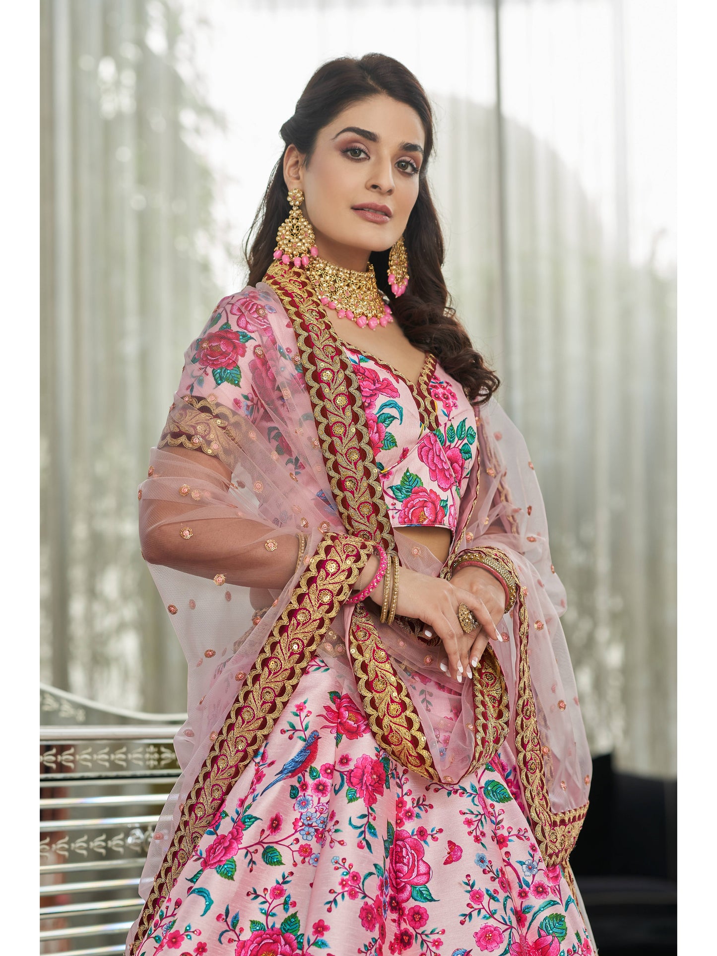 लाइट पिंक कलर डिजिटल प्रिंट डोरी, सेक्विन और स्टोन वर्क के साथ लहंगा चोली