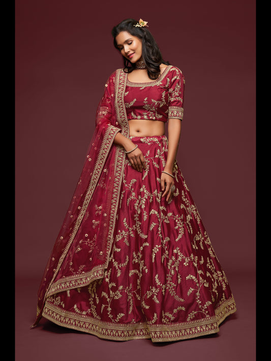 मैरून रंग कला रेशम धागा, ज़री, डोरी और सेक्विन कढ़ाई काम लेहेंगा चोली
