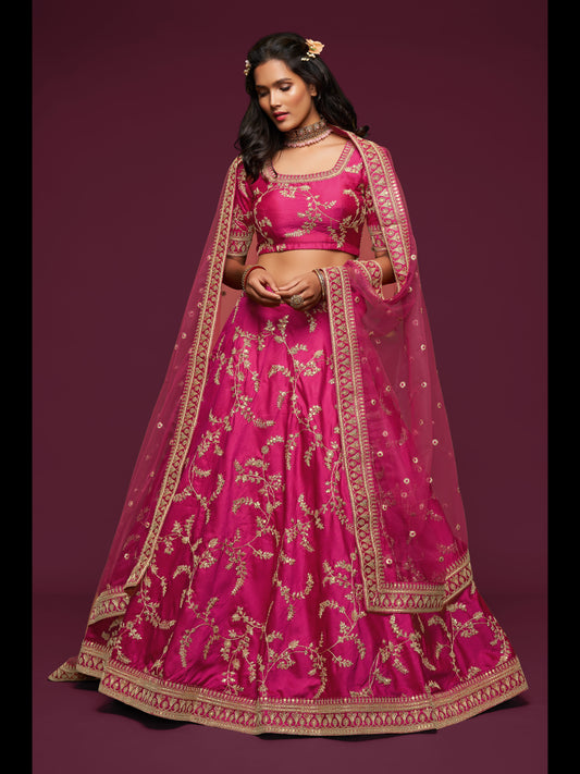 गुलाबी रंग कला रेशम धागा, ज़री, डोरी और सेक्विन कढ़ाई काम लेहेंगा चोली
