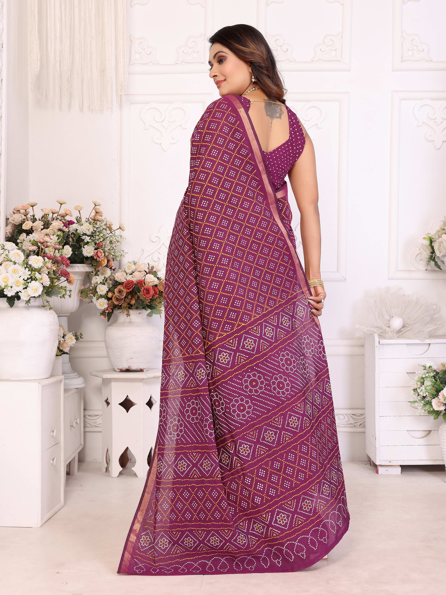 बैंगनी अंबा शुद्ध पटोला और बंधेज पैटर्न मुलायम सूती हल्के वजन की साड़ी