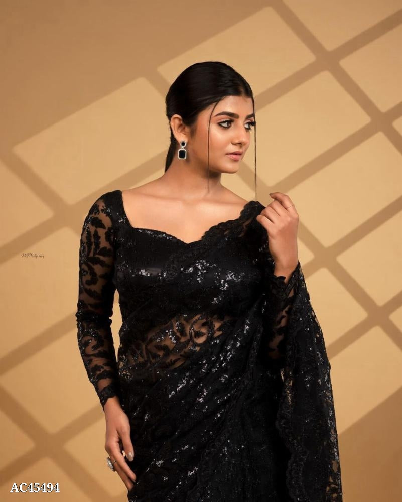 शुद्ध नेट.सी पल्लू सीक्वेंस कढ़ाई पूरी साड़ी पर फैंसी ब्लाउज के साथ काम करती है