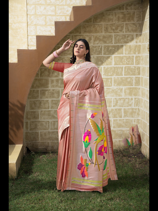 मैरून रंग की पैठानी मुलायम मिश्रित रेशम ज़री से बुनी हुई साड़ी