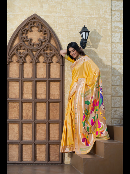 पीले रंग की पैठानी मुलायम मिश्रित रेशम ज़री से बुनी हुई साड़ी