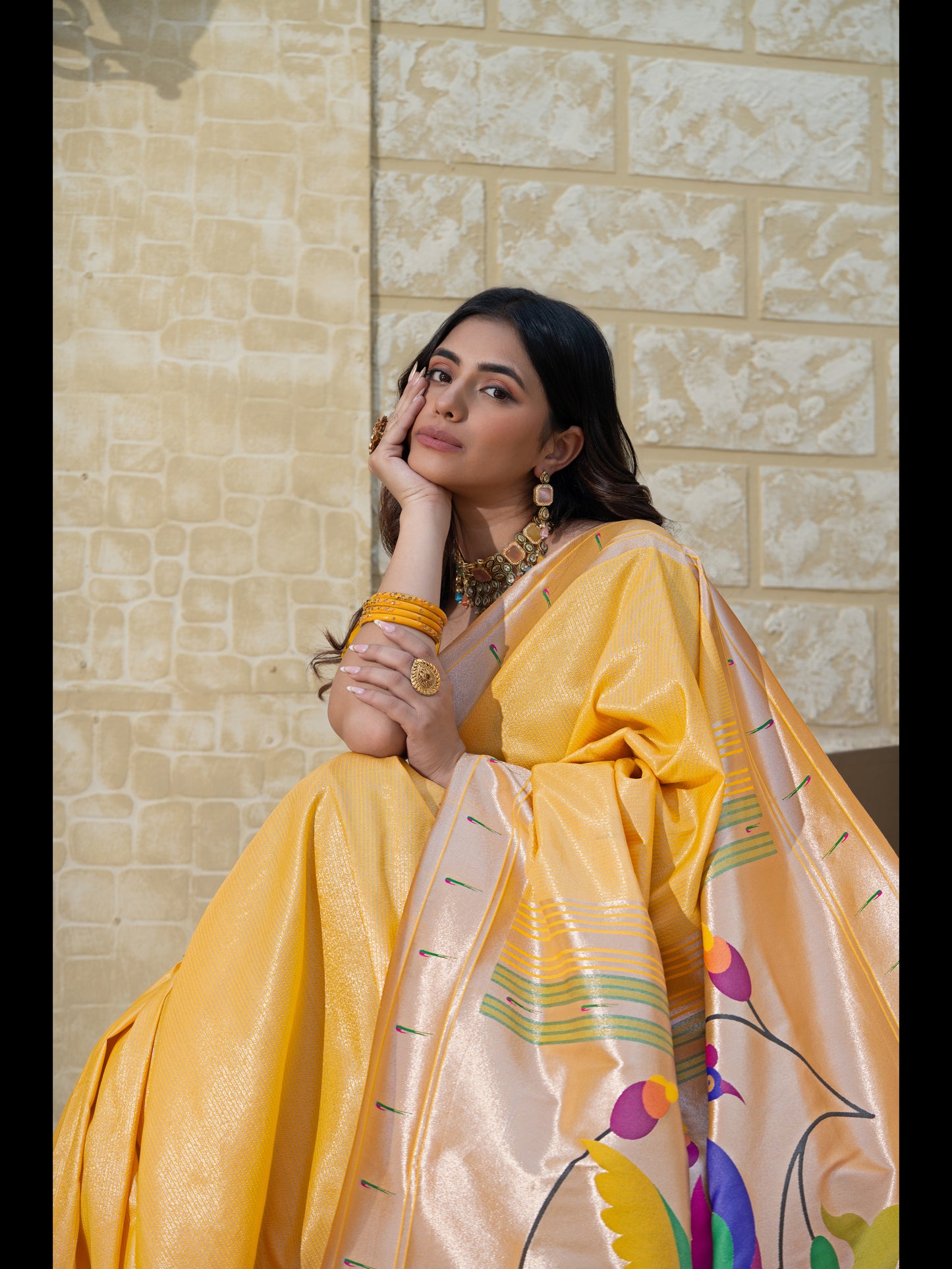 पीले रंग की पैठानी मुलायम मिश्रित रेशम ज़री से बुनी हुई साड़ी