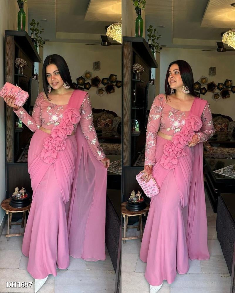 लहंगा साड़ी जॉर्जेट फ़ैब्रिक और 4 मीटर फ्लेयर फैंसी कढ़ाई वर्क ब्लाउज के साथ (फुल-स्टिच्ड)