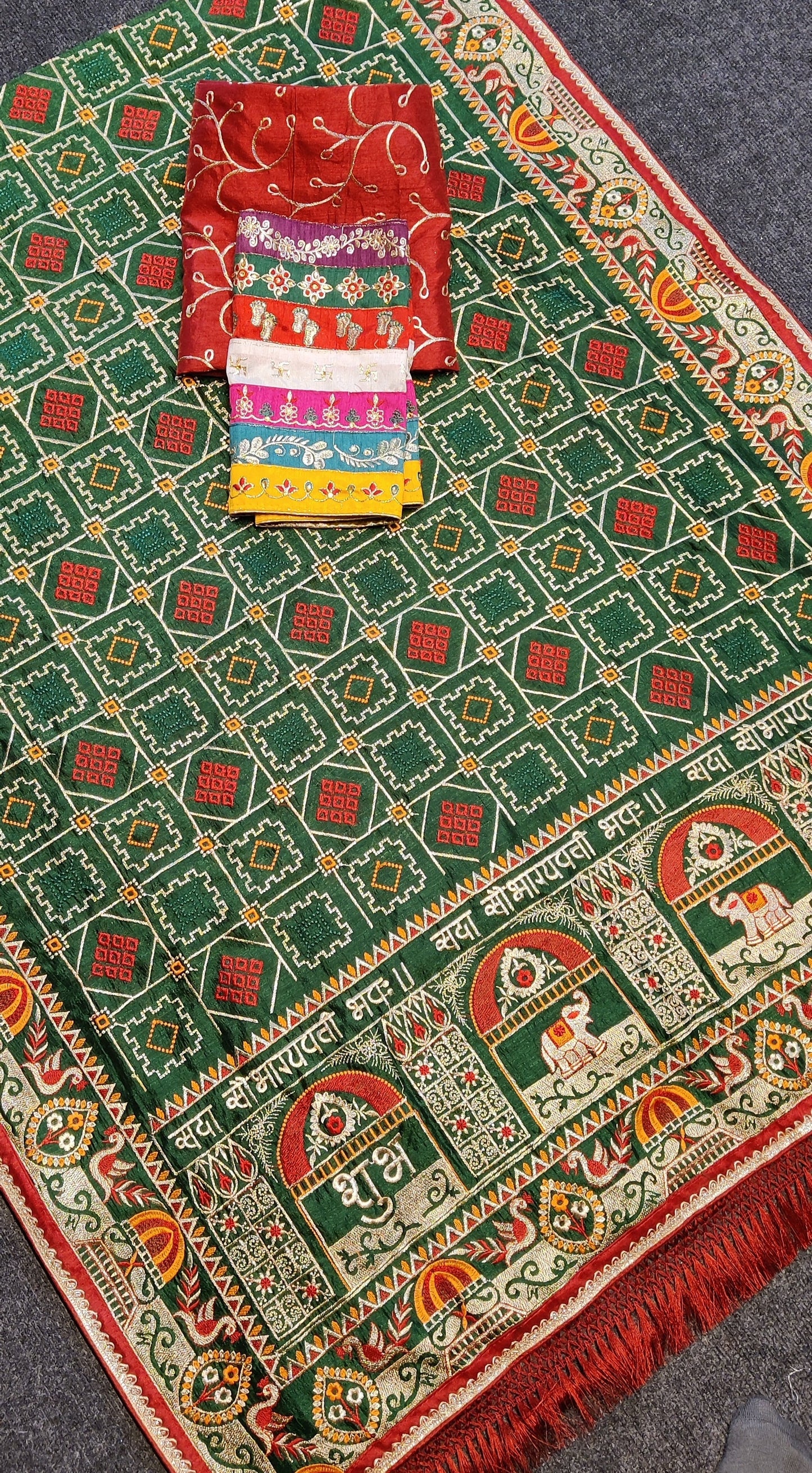 शुभ लाभ हरी पनेतर पटोला साड़ी, शादी और पार्टी में पहनने वाली साड़ी के लिए