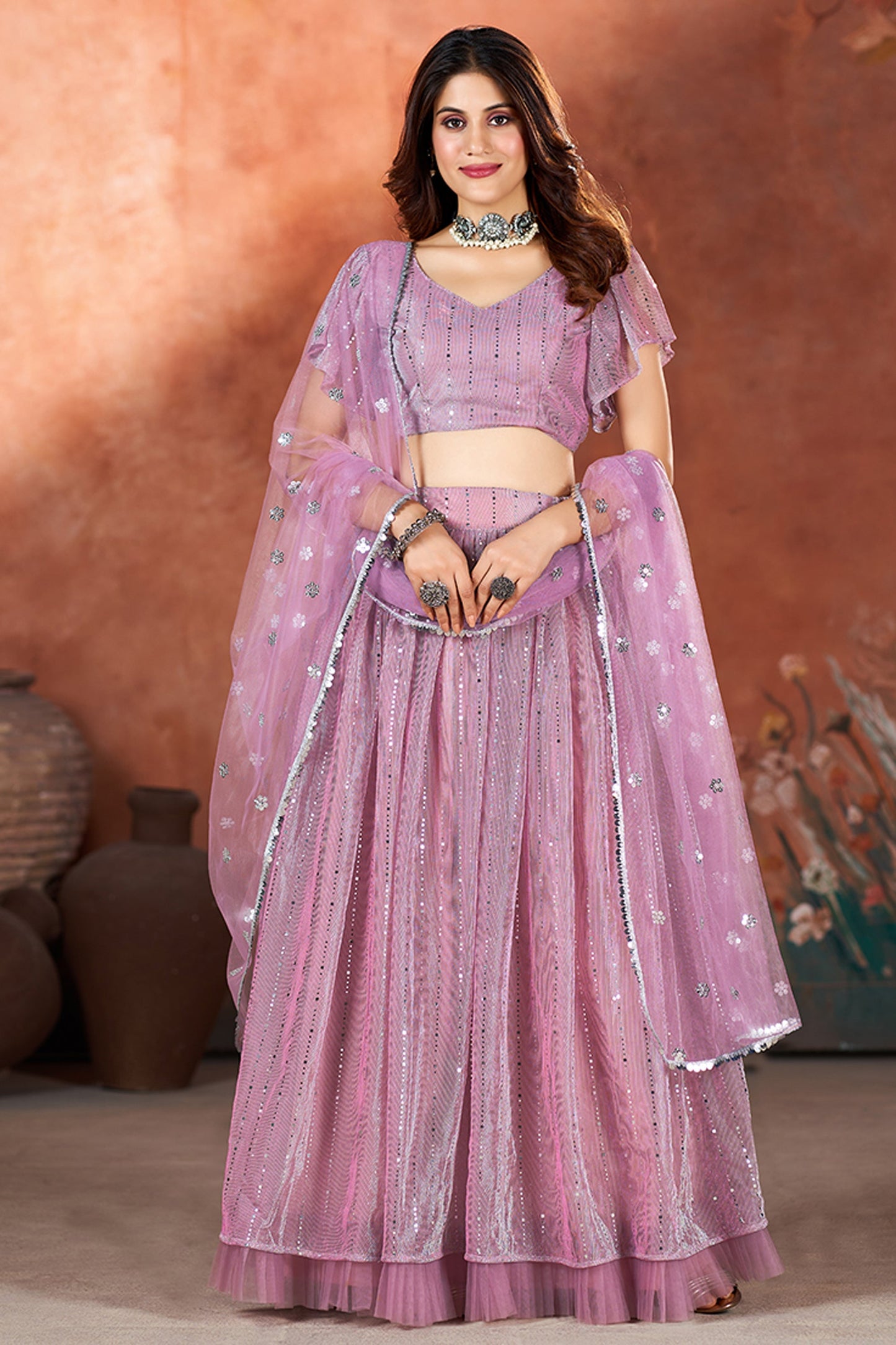 सेक्विन वर्क नेट फैब्रिक फंक्शन वियर पिंक कलर का शानदार लहंगा