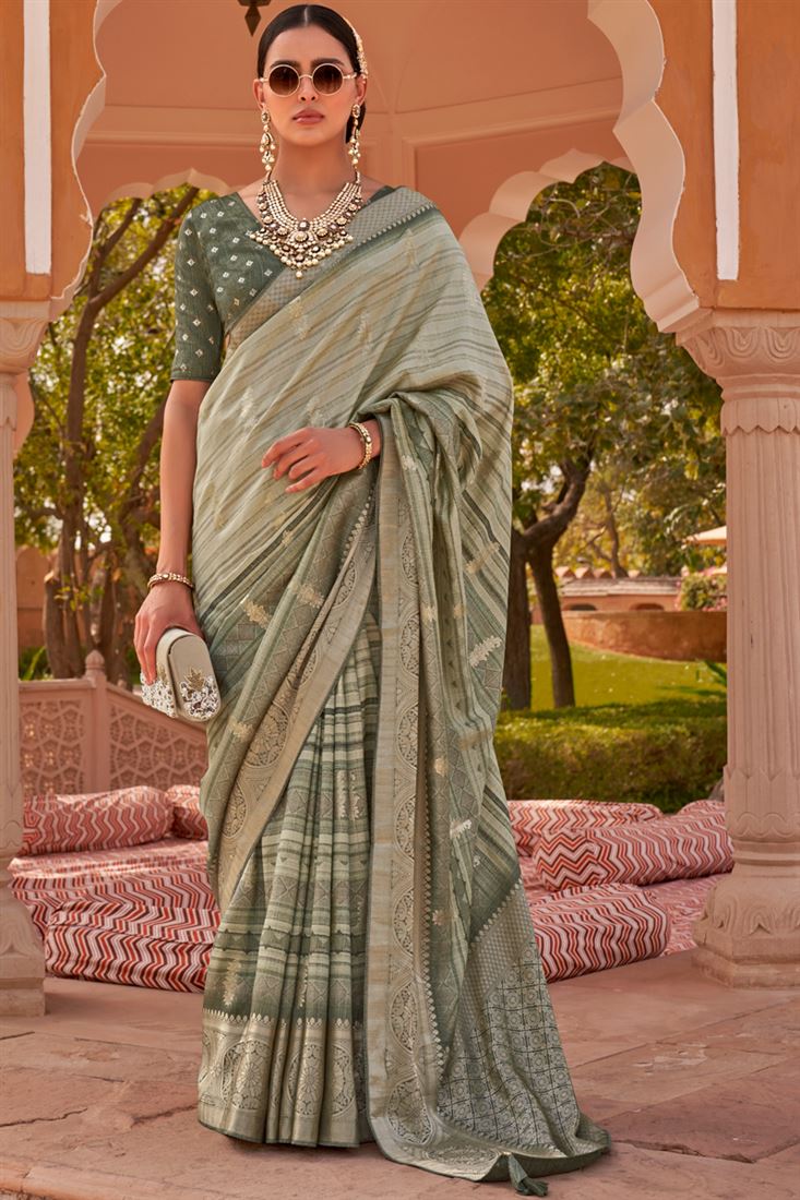 खाकी रंग की चमकदार कच्छी सिल्क साड़ी बुनाई के काम के साथ