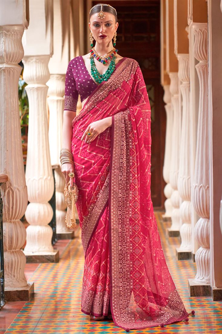 आकर्षक जॉर्जेट फैब्रिक कैज़ुअल लुक साड़ी पीच रंग में