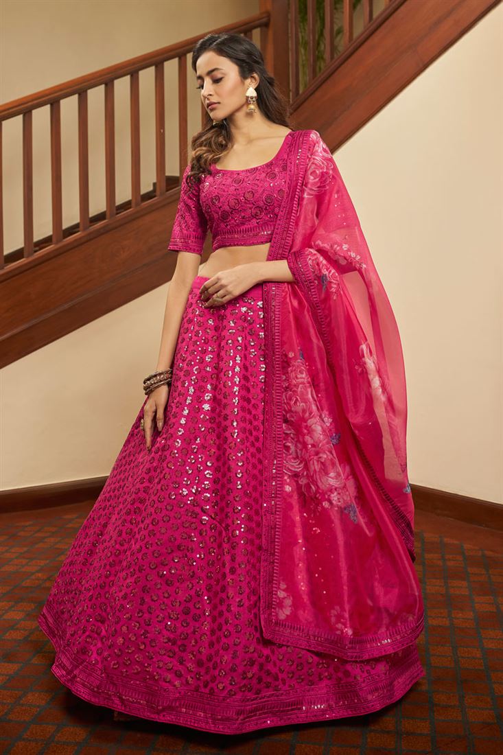 वेडिंग वियर आर्ट सिल्क फ़ैब्रिक रानी कलर सेक्विन वर्क लहंगा चोली