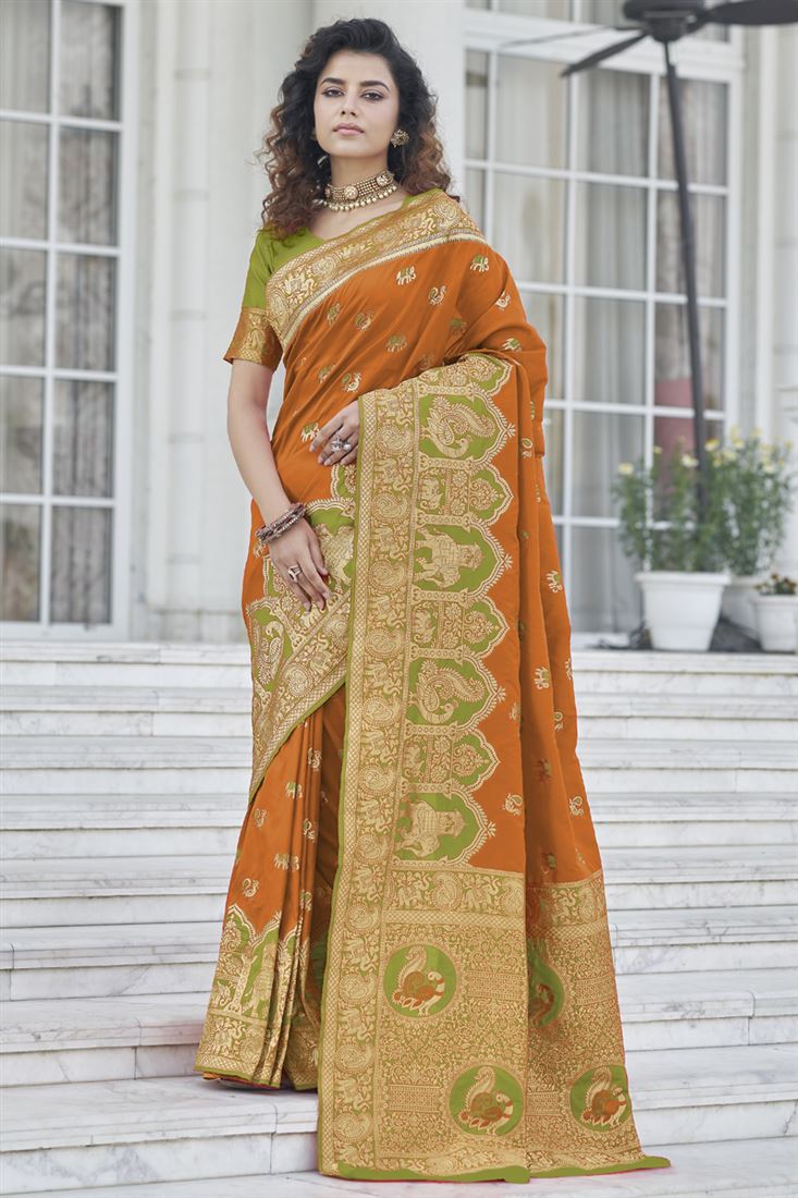 नारंगी रंग की संगीत वियर आर्ट सिल्क फैब्रिक सुरुचिपूर्ण साड़ी बुनाई के काम के साथ